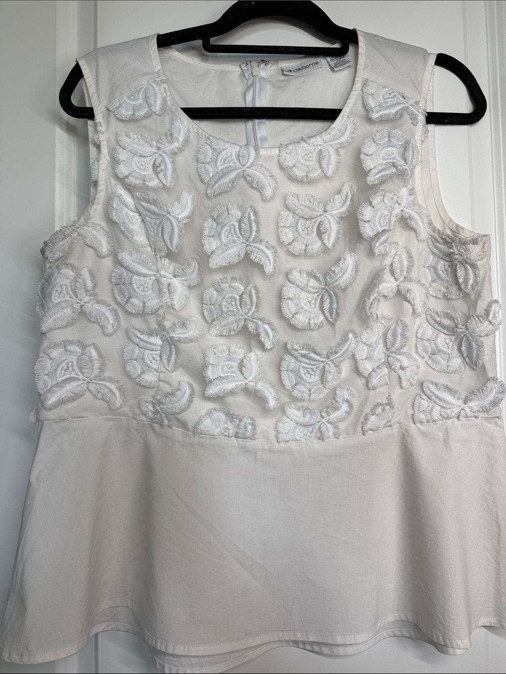 Liz Claiborne White Embroidered Sleeveless Peplum Top